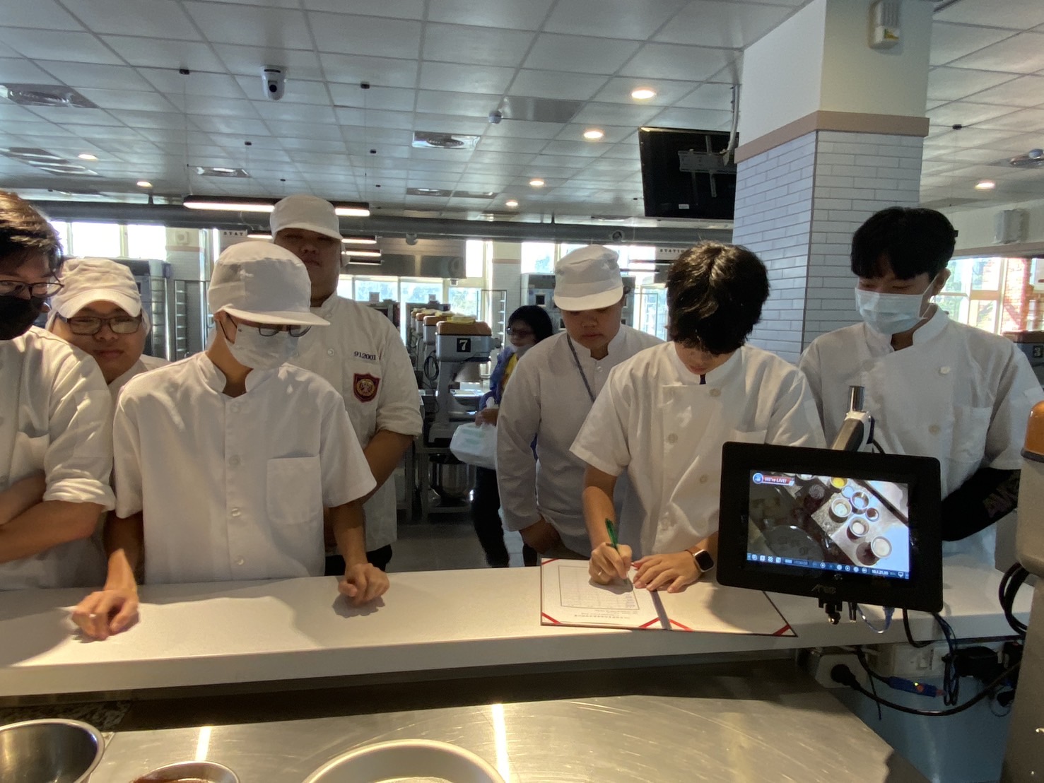 活動開始前，學員簽到中.jpg