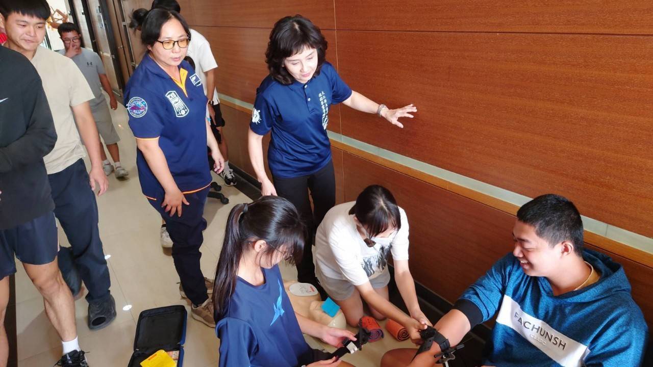 初級救護技術員研習工作坊 (26).jpg
