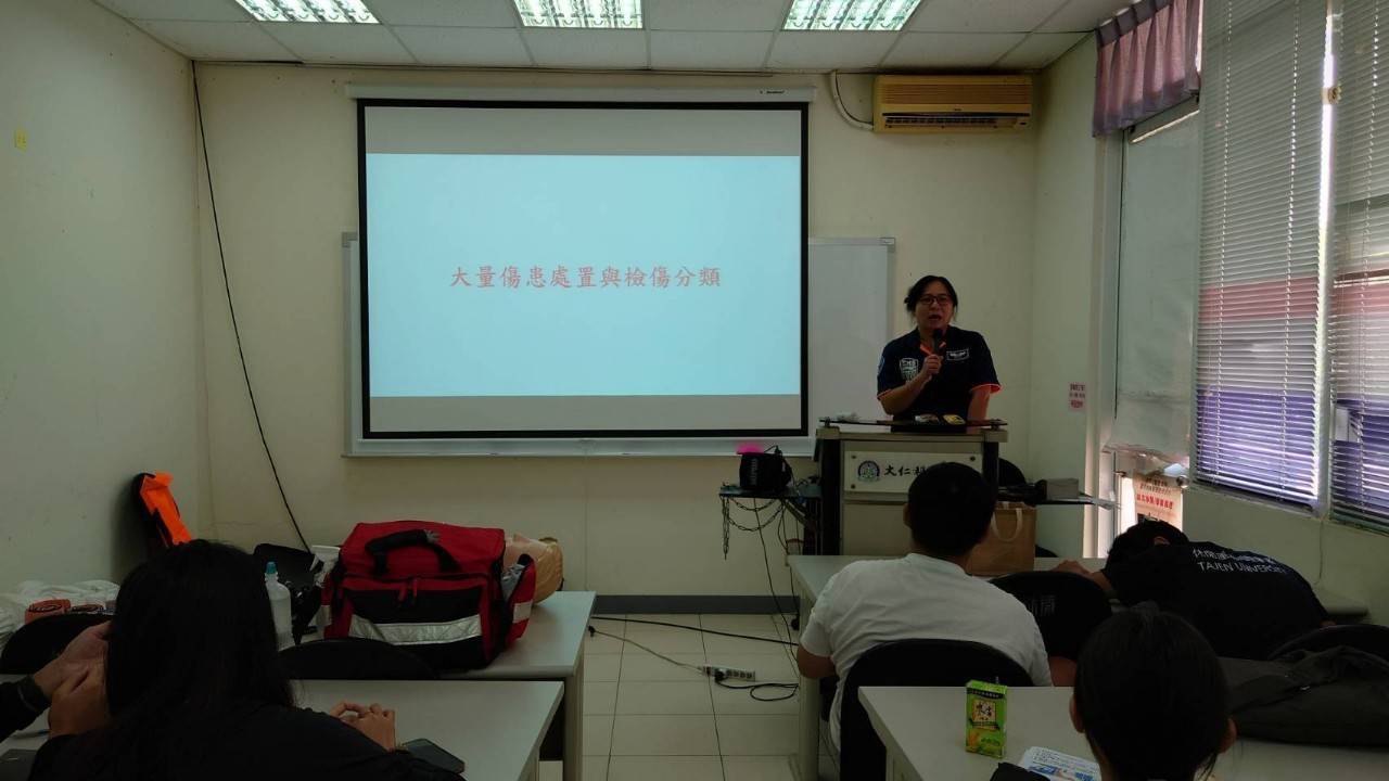 初級救護技術員研習工作坊 (34).jpg