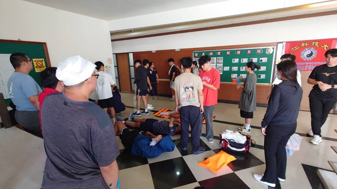 初級救護技術員研習工作坊 (24).jpg