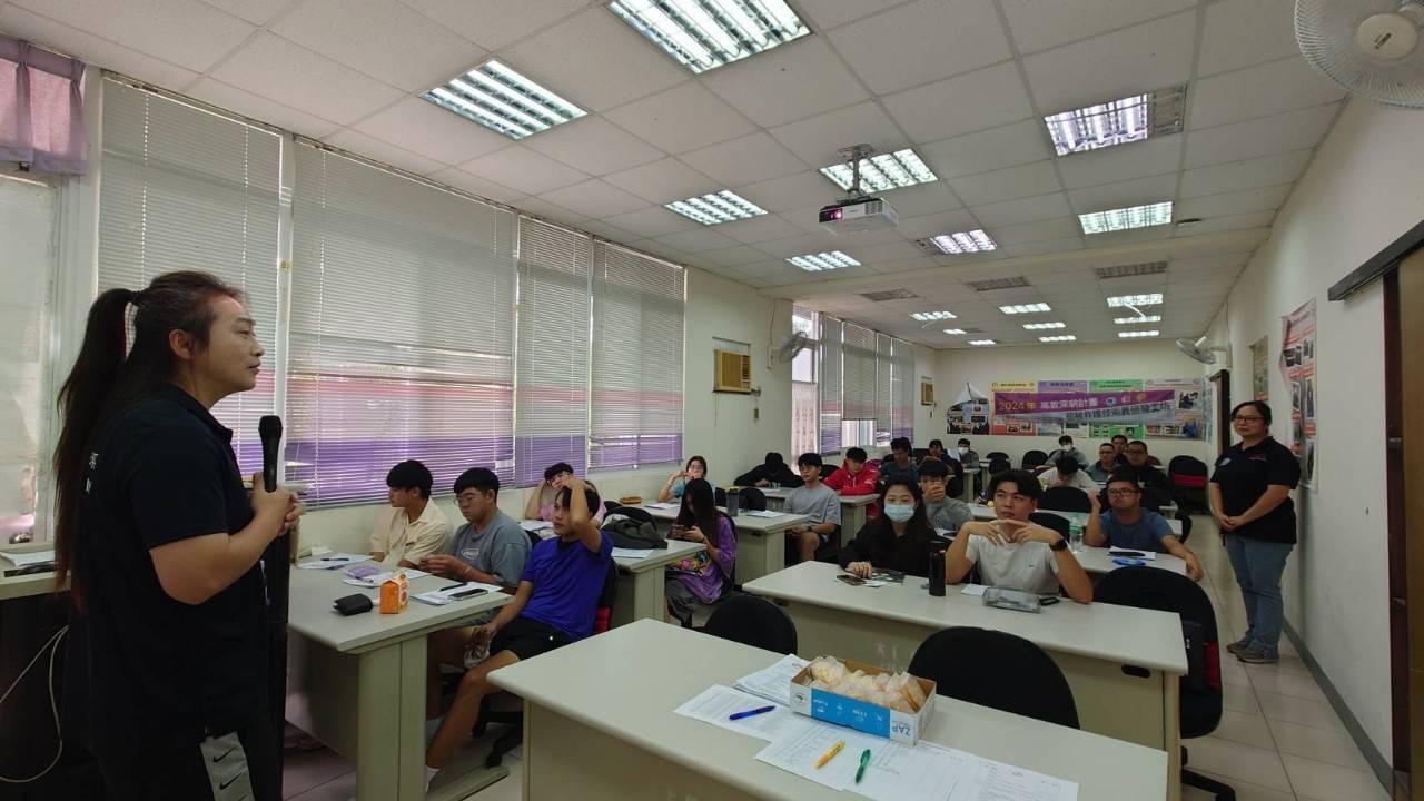 初級救護技術員研習工作坊 (20).jpg