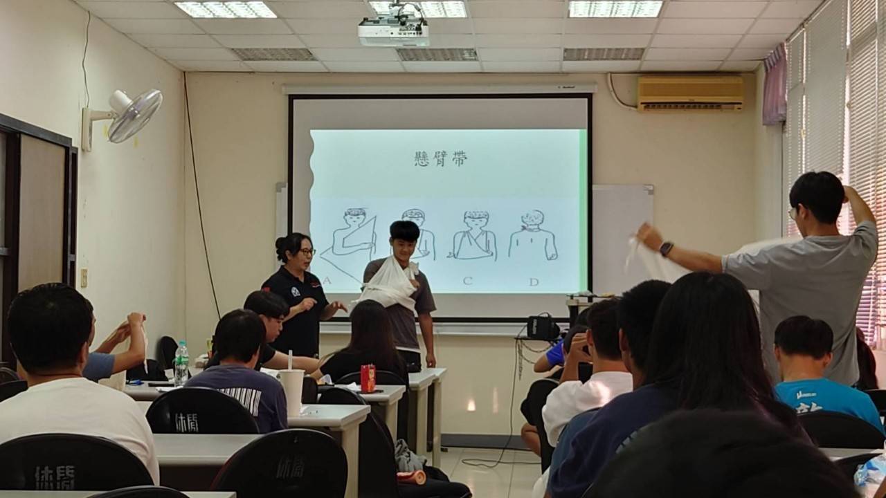 初級救護技術員研習工作坊 (11).jpg