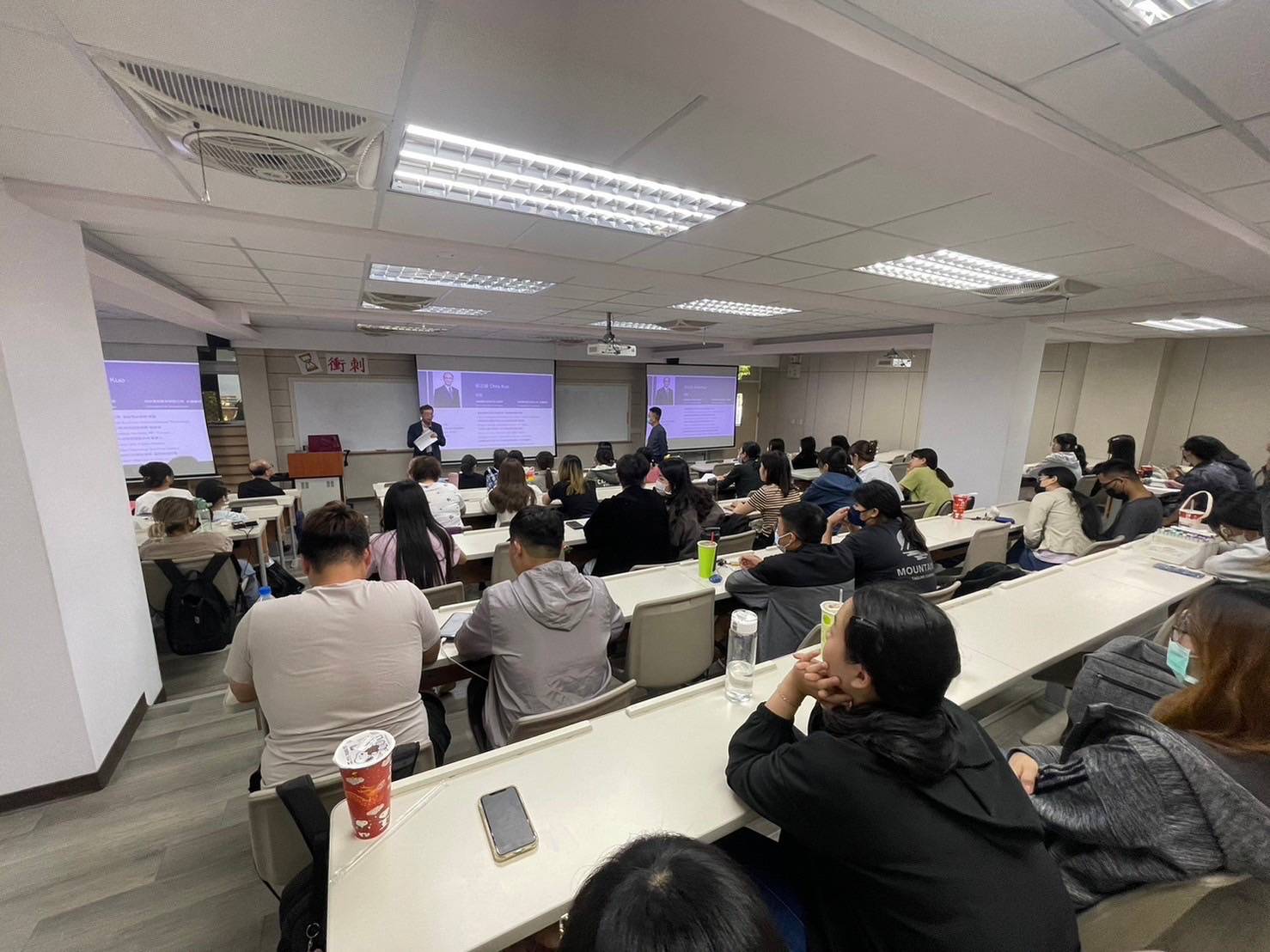 AI在臨床的運用及未來的發展 從基層護理人員到外商總經理的心路歴程 (3).jpg