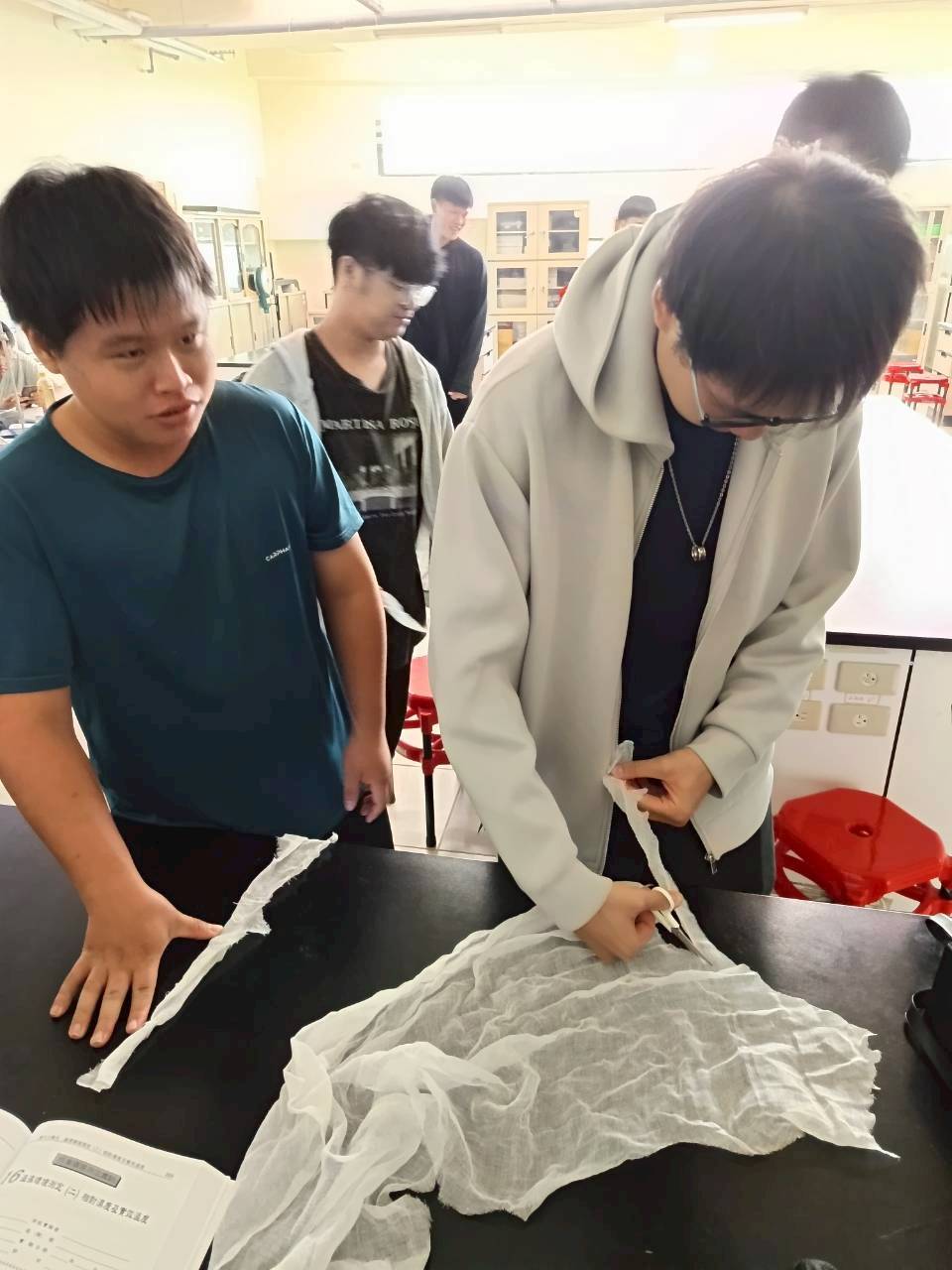 8-75環安系-環安衛實務專題-照片-阿斯曼式通風濕球溫度計操作1