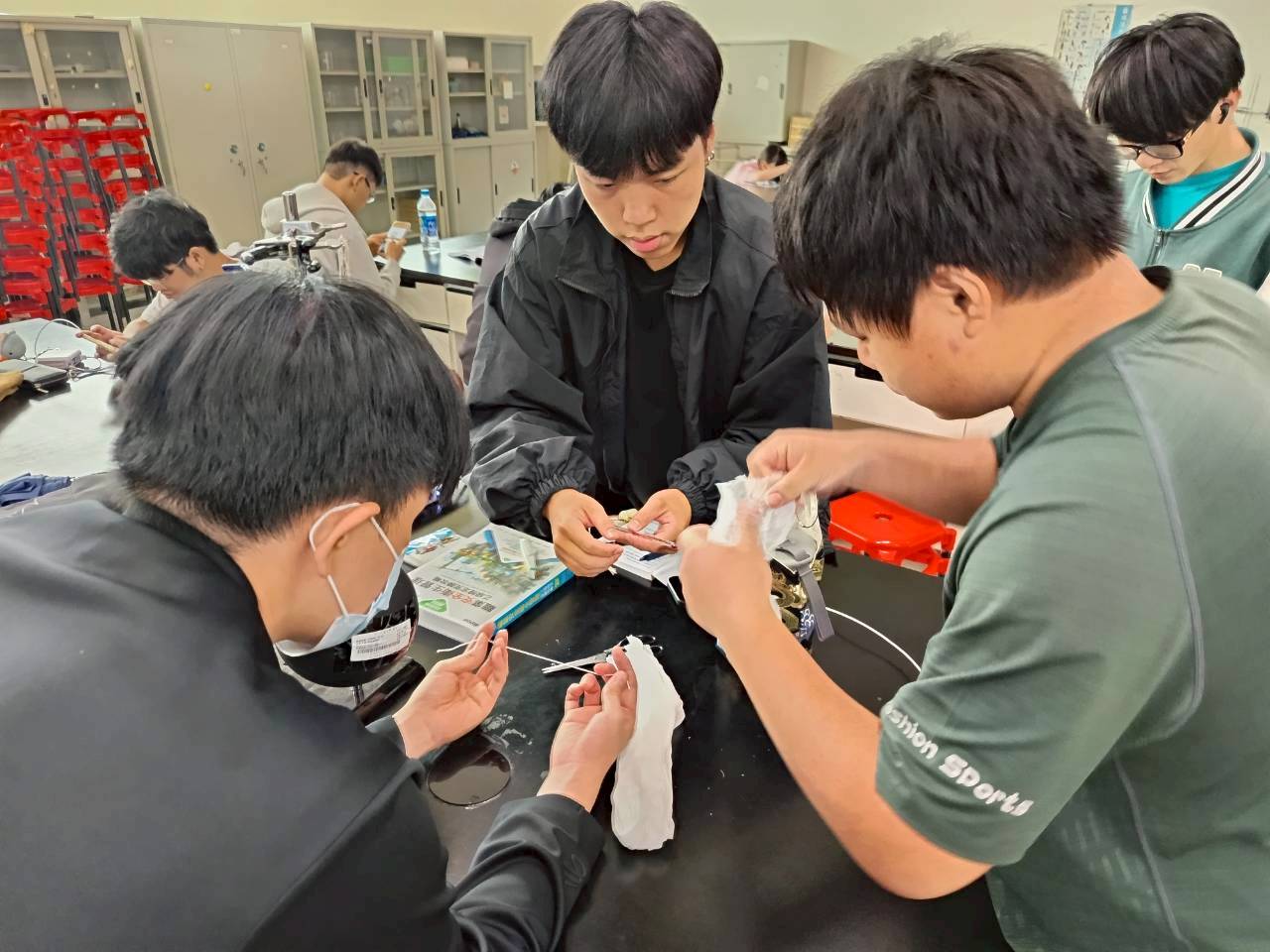 8-75環安系-環安衛實務專題-照片-熱指數測定架設1