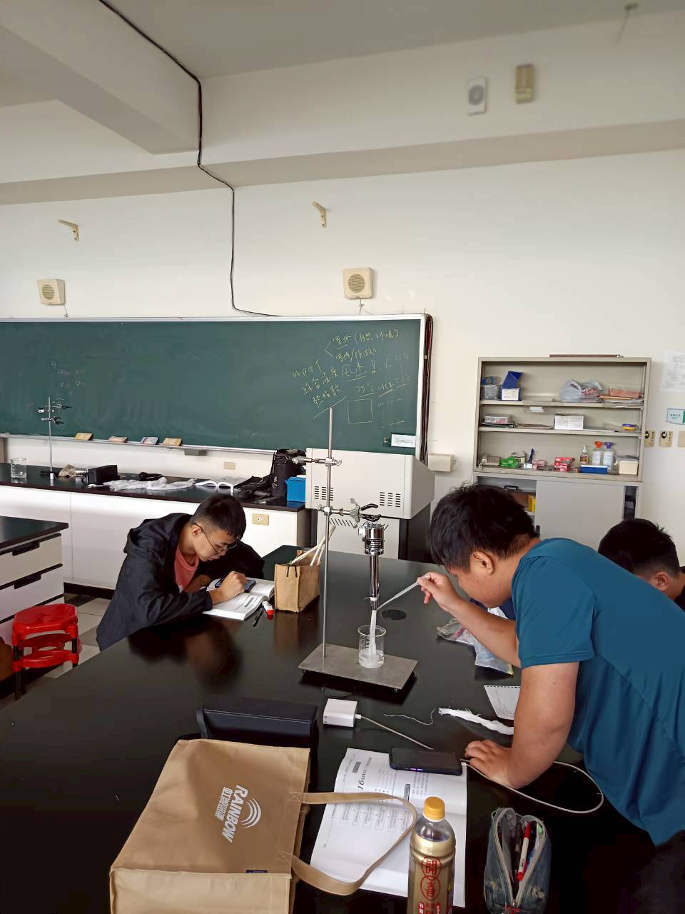8-75環安系-環安衛實務專題-照片-阿斯曼式通風濕球溫度計操作5